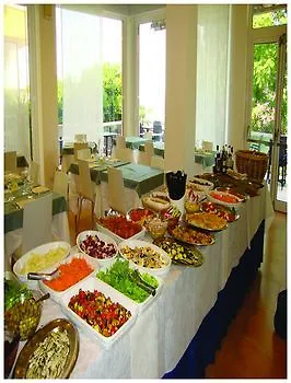 Club Hotel