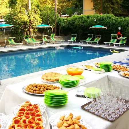 Club Hotel 3*